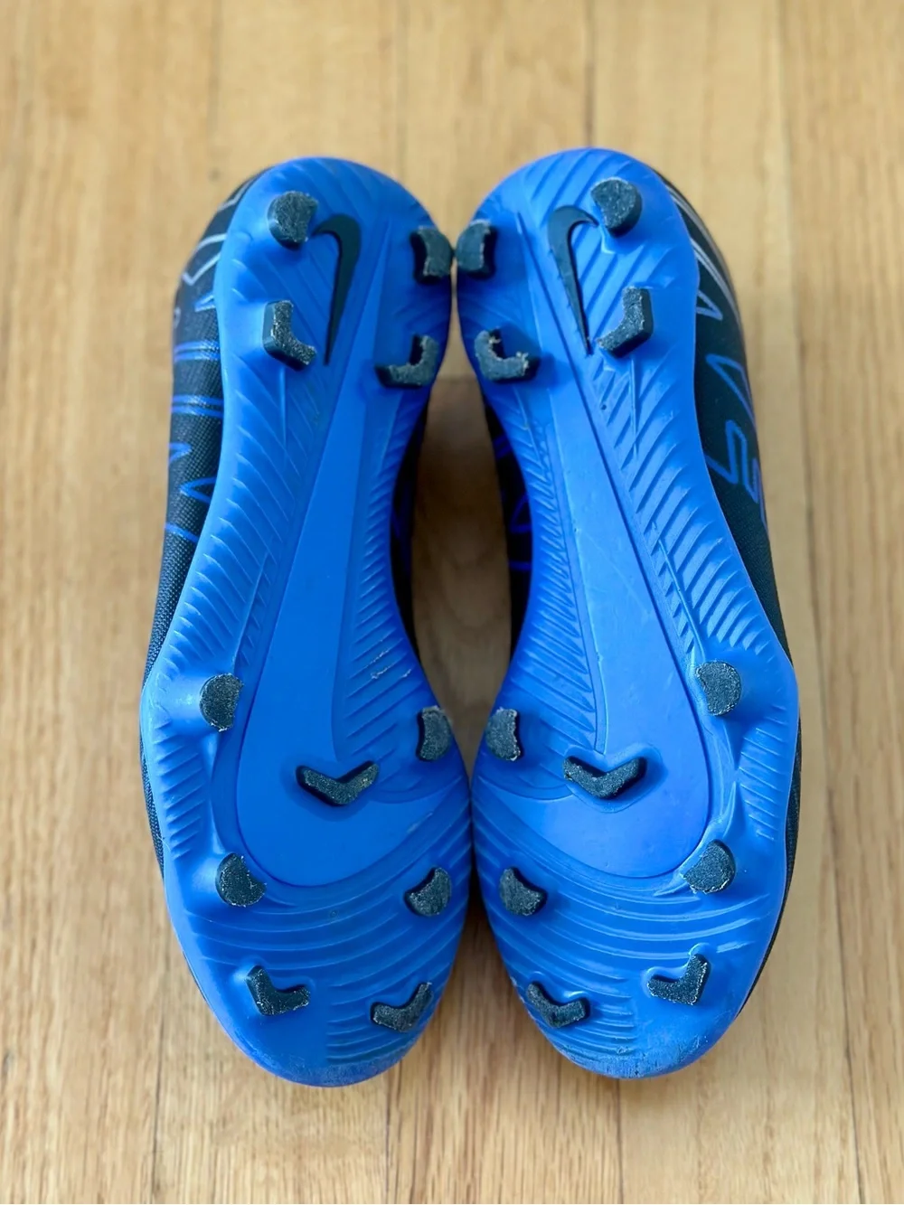 Nike Kids Soccer Cleats Black & Blue Size 3.5Y